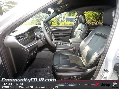 New 2025 Jeep Grand Cherokee Limited AWD/4WD image 11