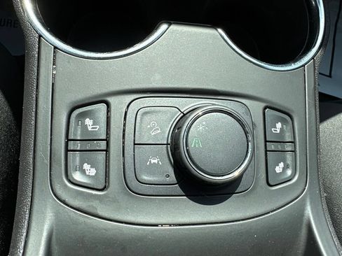 Used 2024 GMC Terrain SLT FWD image 25
