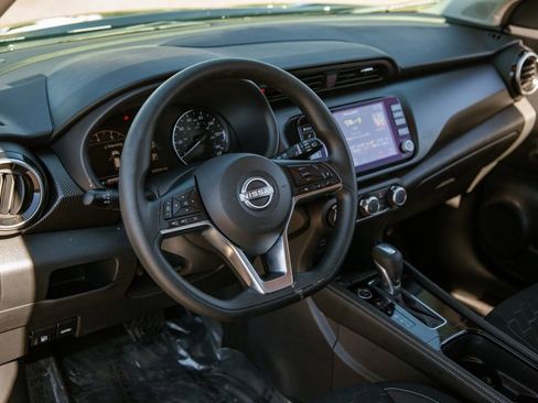 Used 2024 Nissan Kicks SV image 10