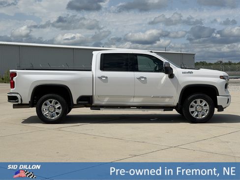 Certified 2024 Chevrolet Silverado 2500 High Country w/ High Country Premium Package AWD/4WD image 3
