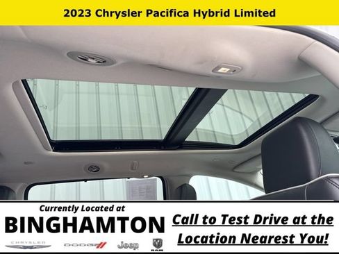 Used 2023 Chrysler Pacifica Limited FWD image 31