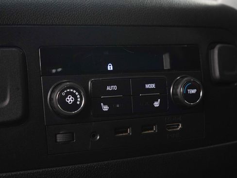 Used 2019 Chevrolet Tahoe Premier AWD/4WD image 18