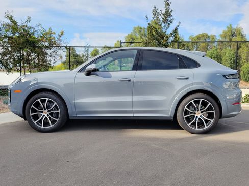 New 2025 Porsche Cayenne Coupe AWD/4WD image 2