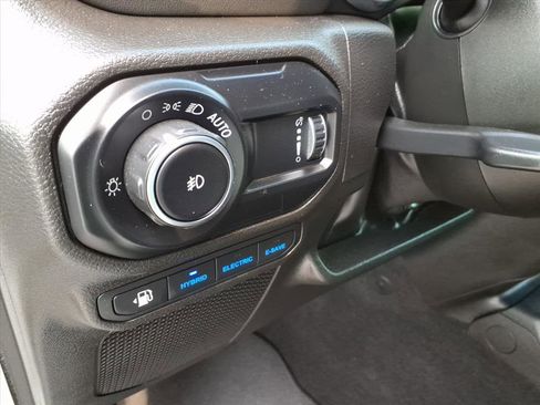 Used 2023 Jeep Wrangler Sahara AWD/4WD image 23