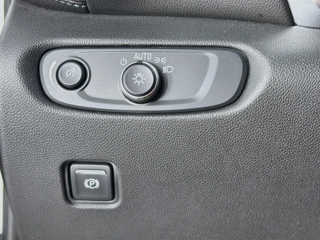 Used 2021 Chevrolet Blazer LT FWD image 18