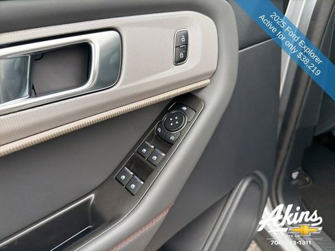 Used 2025 Ford Explorer Active w/ Active Comfort Package image 17