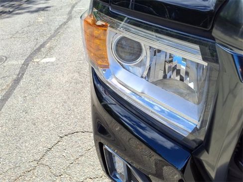 Used 2022 GMC Canyon AT4 w/ Trailering Package image 9