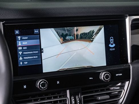 Certified 2026 Porsche Macan AWD/4WD image 23