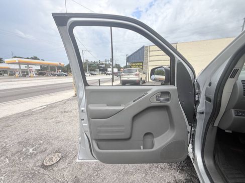 Used 2016 Nissan Frontier SV RWD image 10