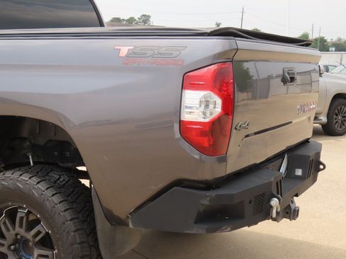 Used 2016 Toyota Tundra SR5 w/ SR5 Upgrade Package AWD/4WD image 15