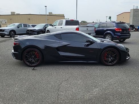 Used 2023 Chevrolet Corvette Z06 RWD image 8