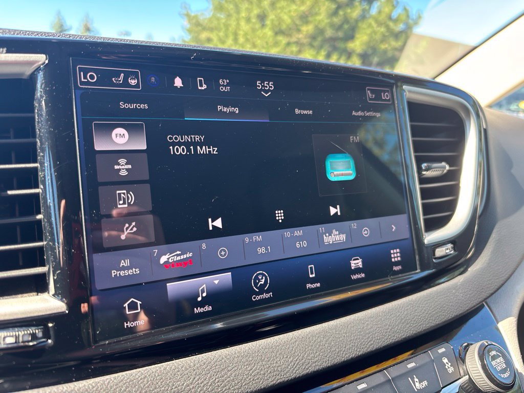 Used 2024 Chrysler Pacifica Touring-L FWD image 26