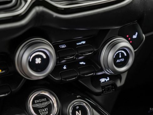 Used 2022 Aston Martin V8 Vantage Coupe RWD image 69