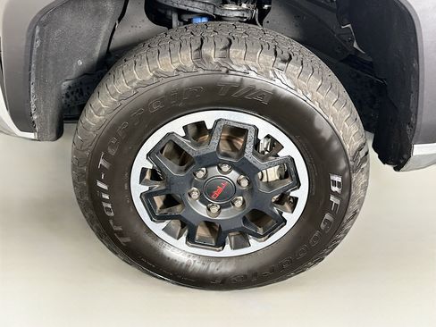 Used 2025 Toyota Tacoma TRD Off-Road AWD/4WD image 11
