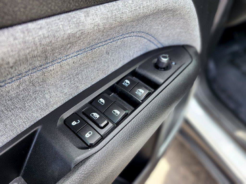 Used 2023 Jeep Compass Latitude AWD/4WD image 15