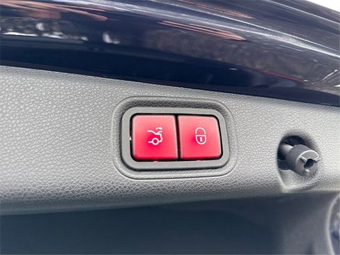 Used 2017 Mercedes-Benz E 300 4MATIC image 29