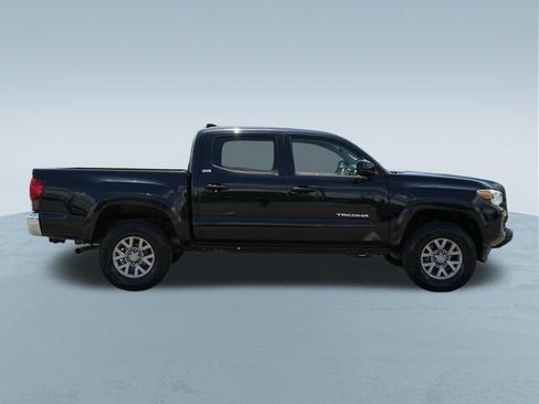 Used 2019 Toyota Tacoma SR5 RWD image 9