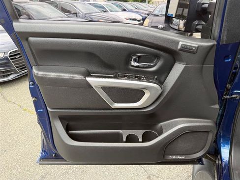 Used 2016 Nissan Titan PRO-4X w/ Pro-4x Convenience Package AWD/4WD image 19