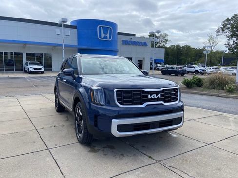 Used 2025 Kia Telluride S image 2