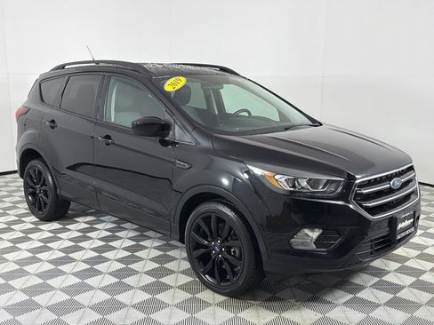 Used 2019 Ford Escape SE image 3
