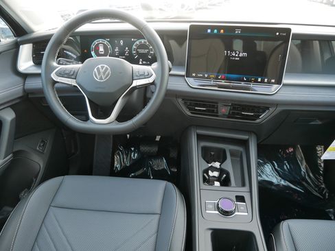 New 2026 Volkswagen Taos SE image 16