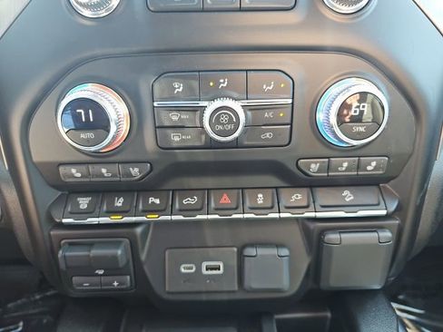 Used 2020 GMC Sierra 2500 Denali w/ Denali Ultimate Package image 22