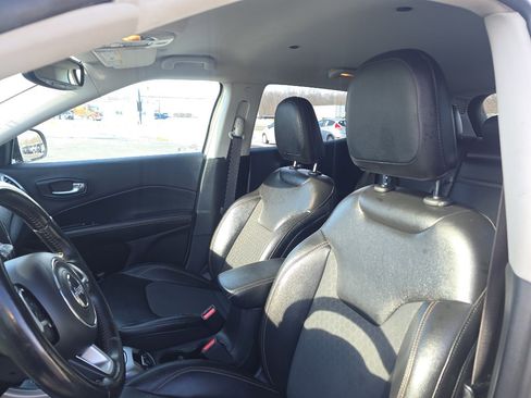 Used 2019 Jeep Compass Latitude w/ Safety & Security Group AWD/4WD image 13