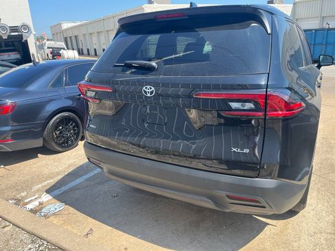 Used 2025 Toyota Grand Highlander AWD image 4
