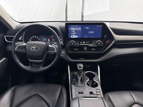 Used 2023 Toyota Highlander XLE FWD image 24