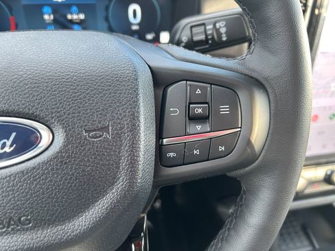 Used 2025 Ford Ranger Lariat w/ Chrome Accent Package image 22