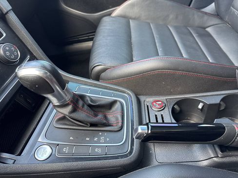 Used 2017 Volkswagen GTI SE FWD image 30