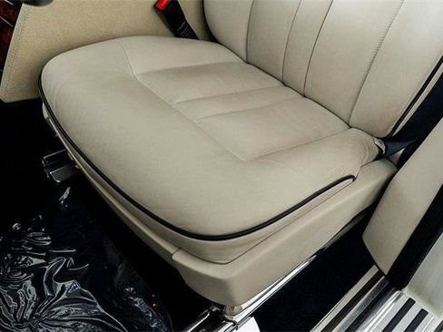 Used 2016 Rolls-Royce Phantom Sedan image 32