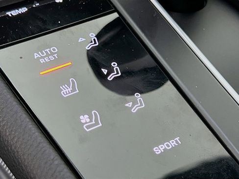 New 2026 Porsche Macan image 23