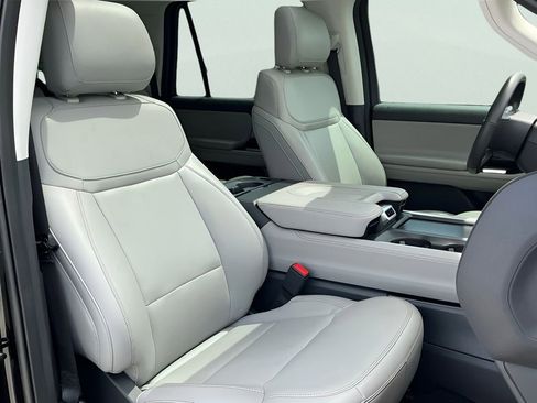 Used 2025 Ford Expedition Max Active AWD/4WD image 19