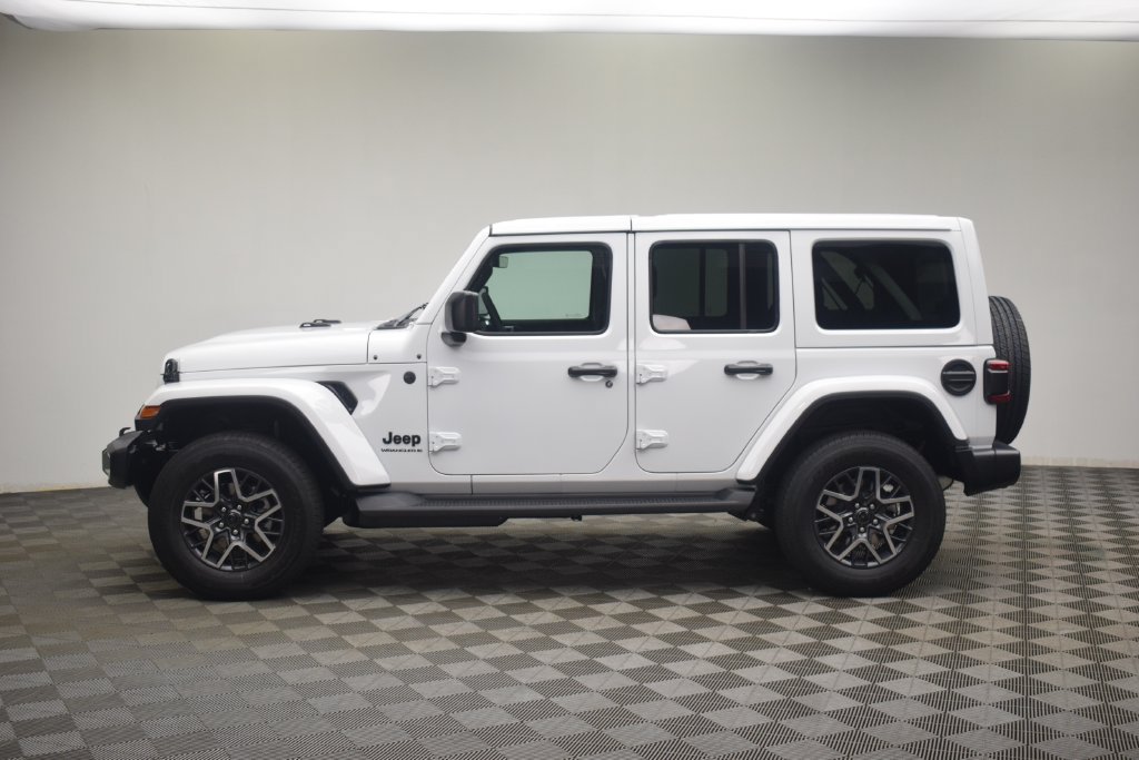 New 2026 Jeep Wrangler Unlimited Sahara AWD/4WD image 13