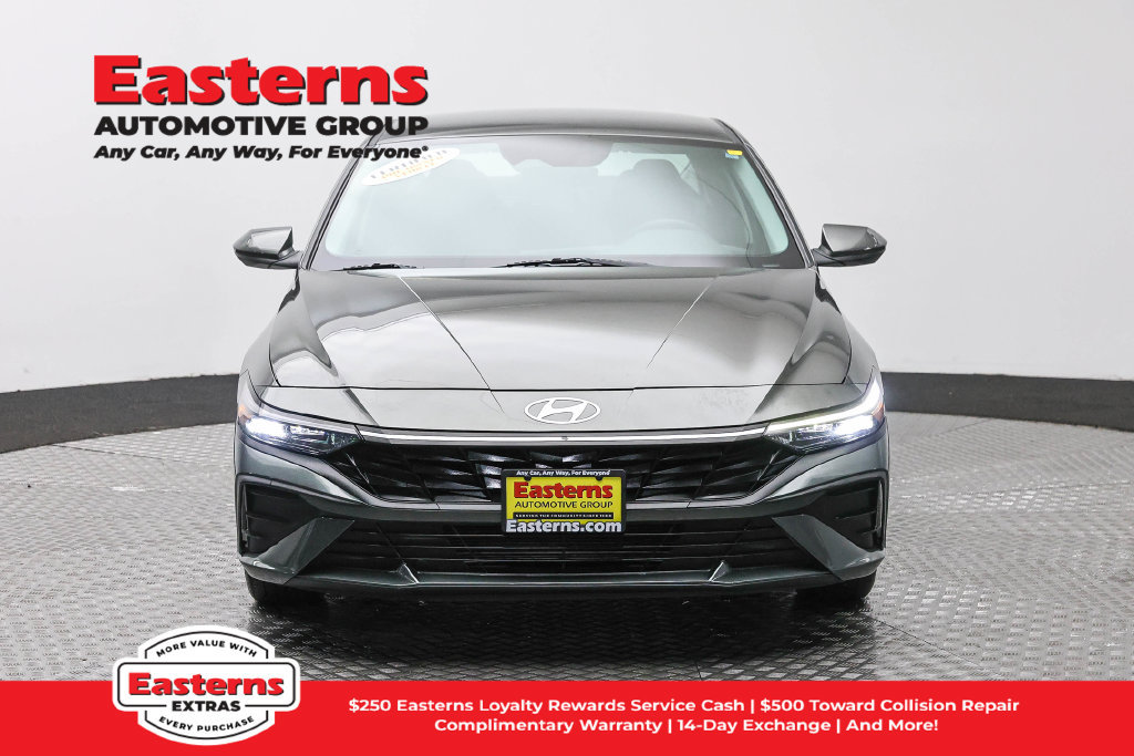 Used 2024 Hyundai Elantra SEL FWD image 3