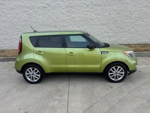 Used 2018 Kia Soul + FWD image 2