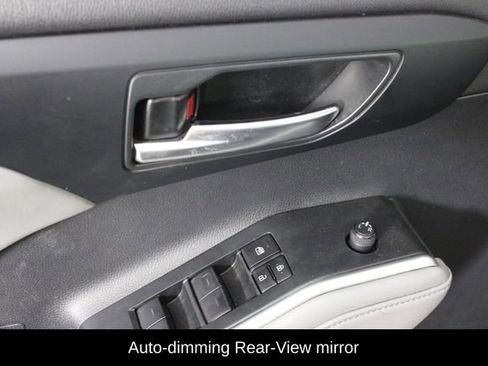 Used 2023 Toyota Highlander XLE image 18