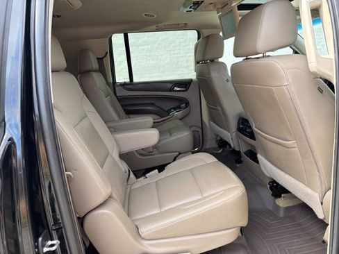 Used 2018 Chevrolet Suburban Premier image 10