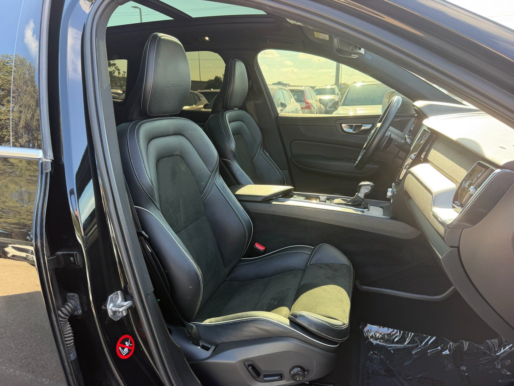 Used 2019 Volvo XC60 T5 R-Design w/ Protection Package Premier FWD image 10