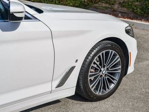 Used 2019 BMW 530e w/ Convenience Package image 11