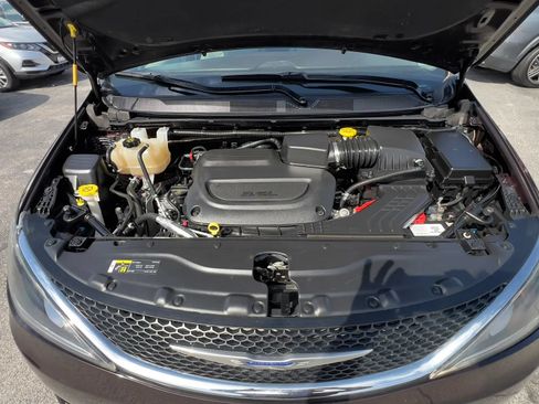 Used 2019 Chrysler Pacifica Touring Plus FWD image 34
