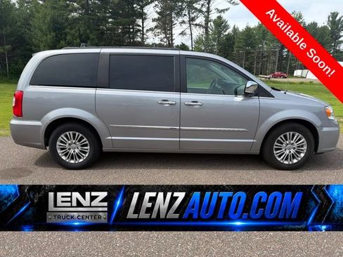 Used 2015 Chrysler Town & Country Touring-L w/ Driver Convenience Group FWD image 1