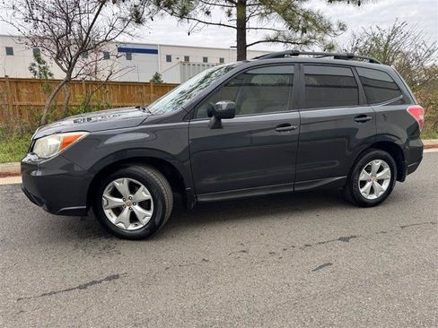 Used 2014 Subaru Forester 2.5i Premium AWD/4WD image 6