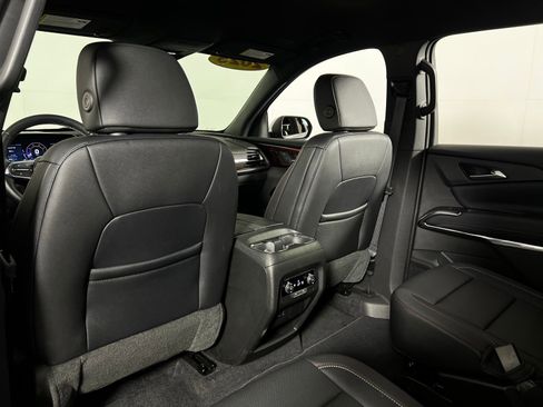 Used 2025 Chevrolet Traverse Z71 image 23