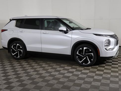 Used 2022 Mitsubishi Outlander SEL Black Edition image 13