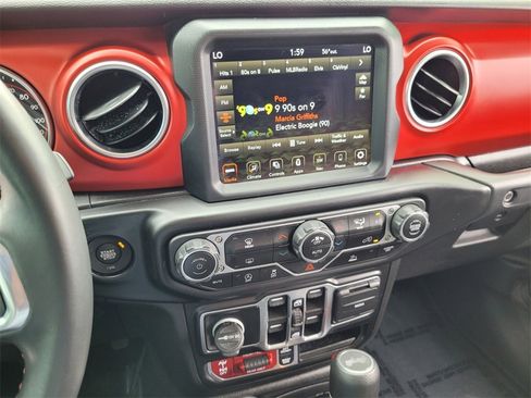 Used 2022 Jeep Wrangler Unlimited Rubicon image 25