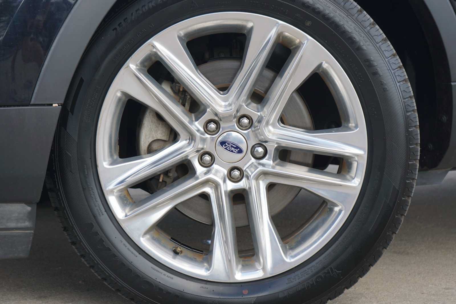Used 2017 Ford Explorer XLT w/ Equipment Group 202A FWD image 2