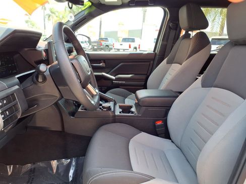 Certified 2025 Toyota Tacoma TRD Off-Road AWD/4WD image 18