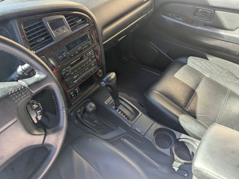 Used 2001 Nissan Pathfinder LE AWD/4WD image 18